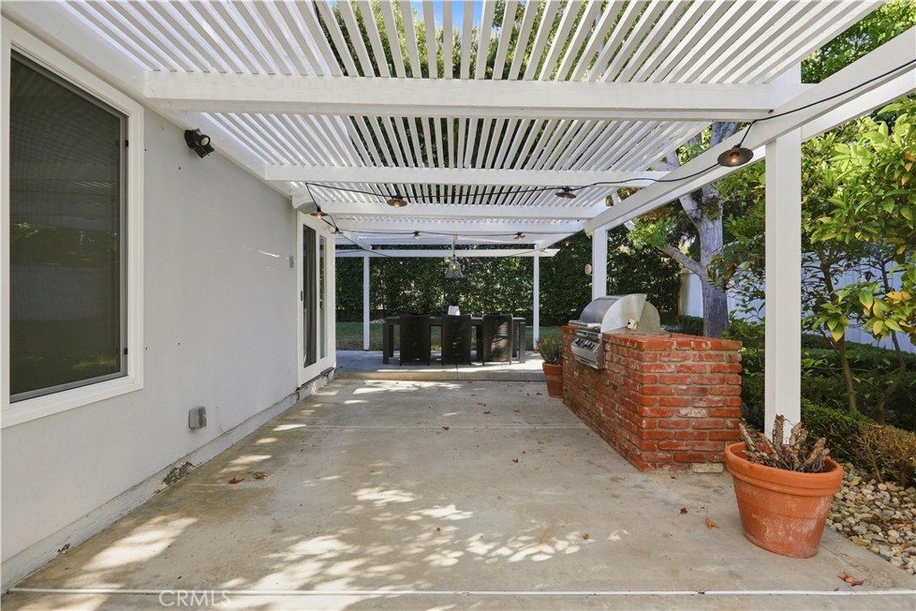 1844 Newport Hills E Property Photo 35