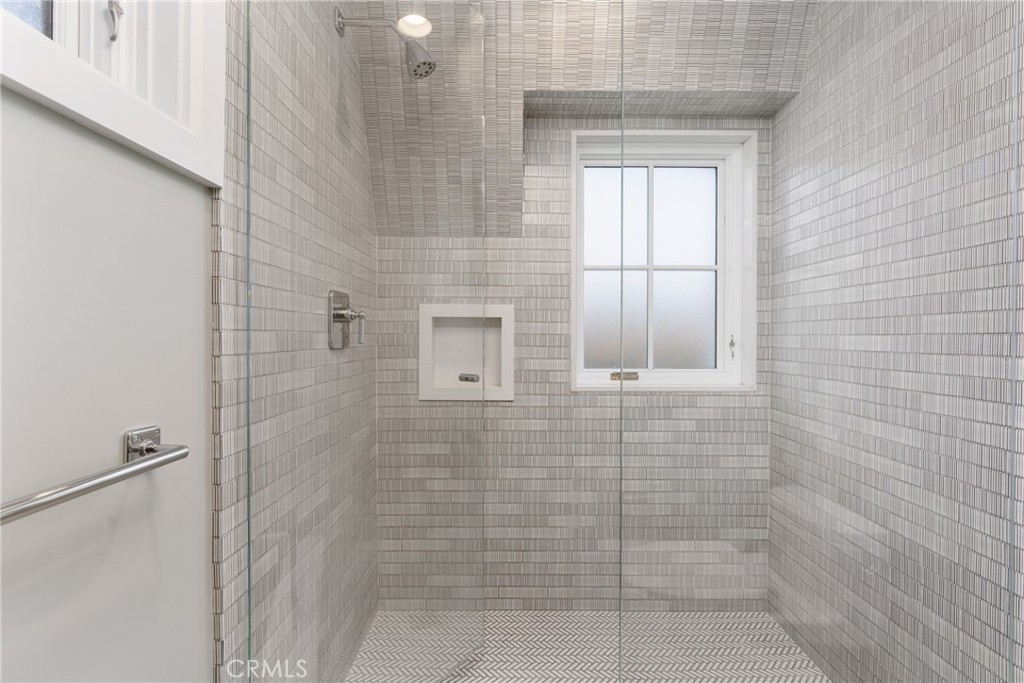 1215 E Balboa Property Photo 35