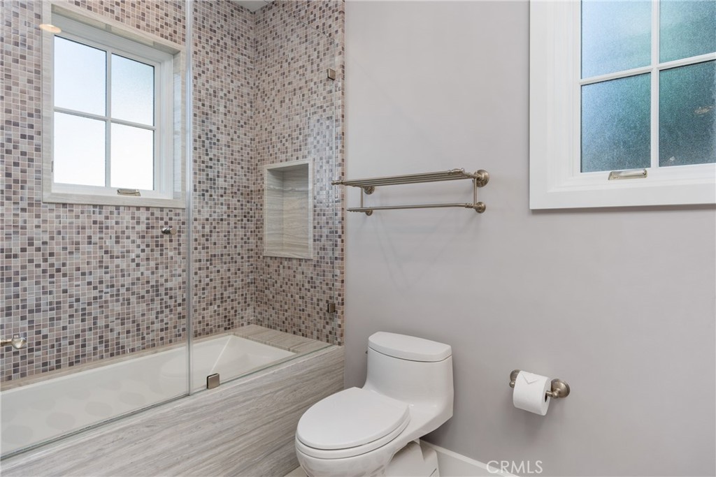 1215 E Balboa Property Photo 43