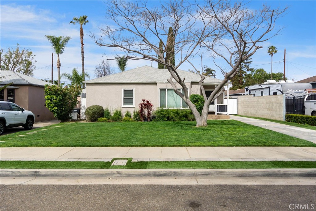 1127 Acacia Property Photo 4