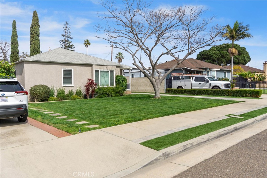 1127 Acacia Property Photo 5