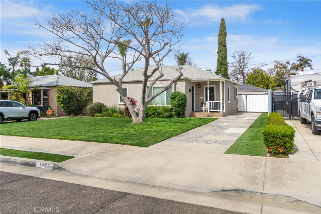 1127 Acacia Property Photo 6