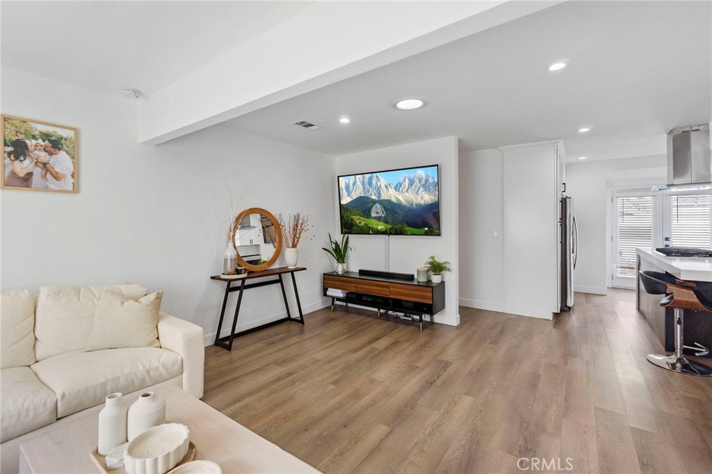 1127 Acacia Property Photo 11