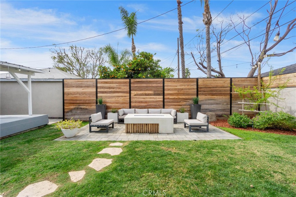 1127 Acacia Property Photo 32