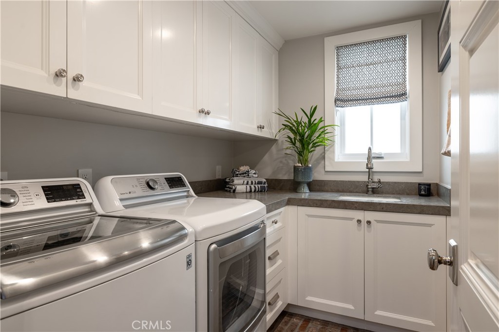 121 41st Property Photo 32