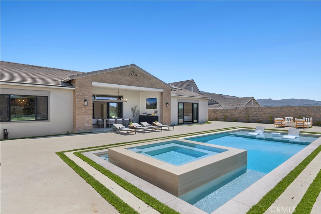18411 Boulder Bluff Property Photo 1