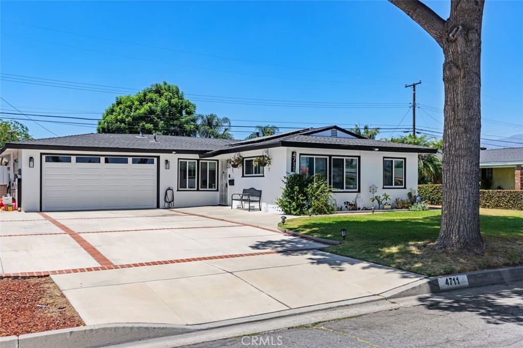 4711 N Hollenbeck Property Photo 4