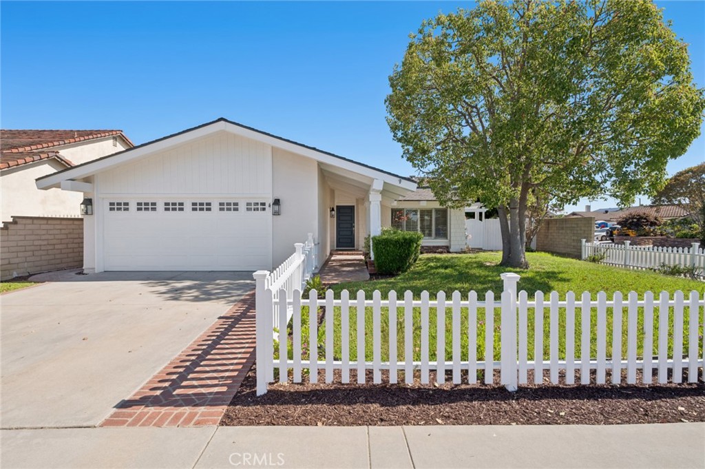 8822 Bellshire Property Photo 1