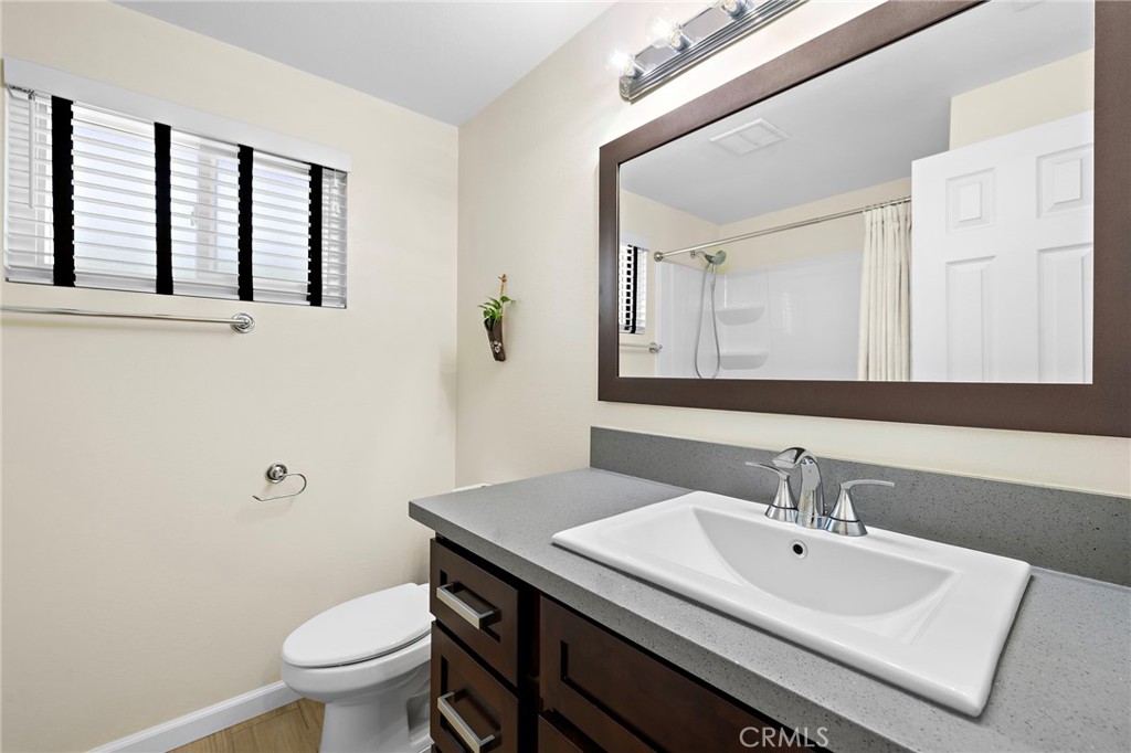 916 E Jonquil Property Photo 19