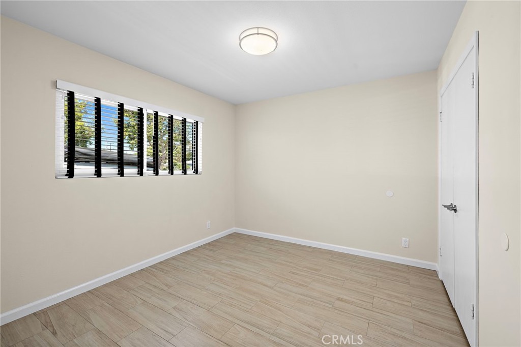 916 E Jonquil Property Photo 21