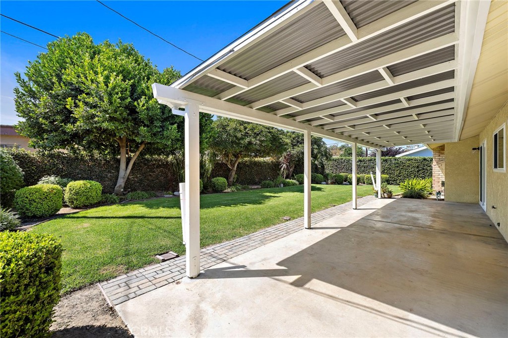 916 E Jonquil Property Photo 32