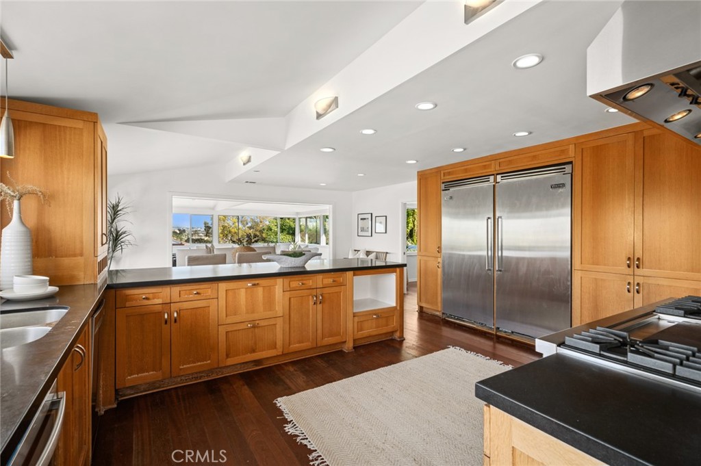 608 Saint James Place Property Photo 10