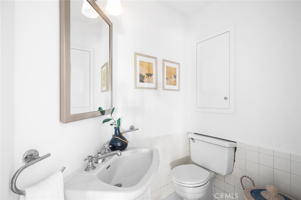 608 Saint James Place Property Photo 31