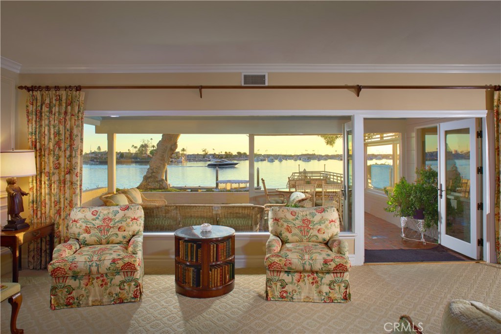 20 Harbor Island Property Photo 7