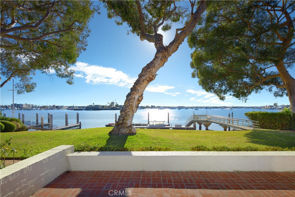 20 Harbor Island Property Photo 17