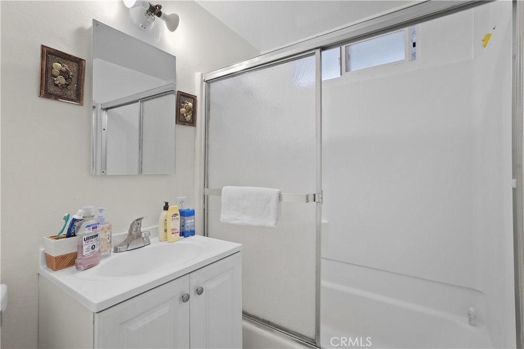 741 W 18th Property Photo 13