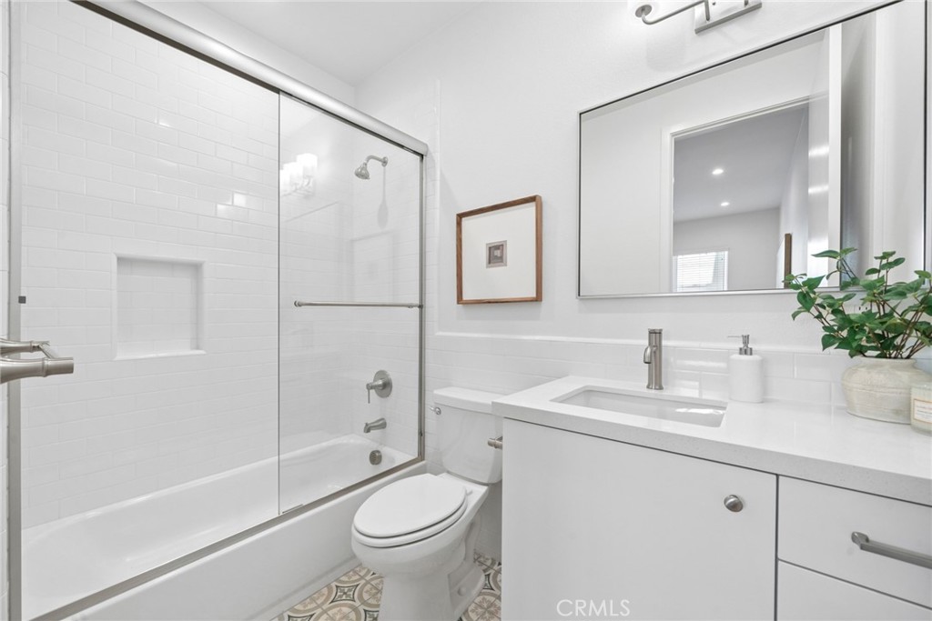 376 Hamilton St B103 Property Photo 12