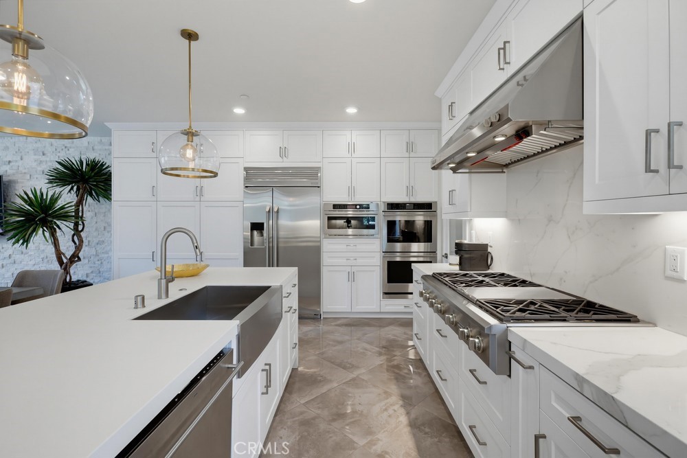 162 Bowery Property Photo 23