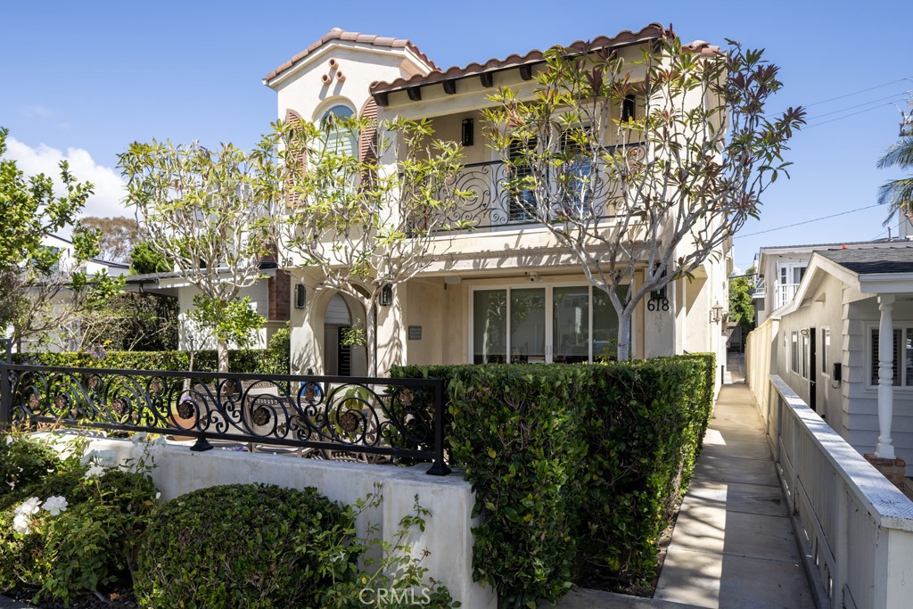 618 Iris B Property Photo 1