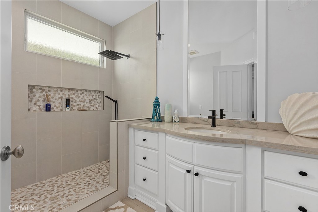 3915 Marcus Avenue Property Photo 33