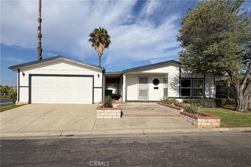 10961 Desert Lawn 252 Property Photo 1