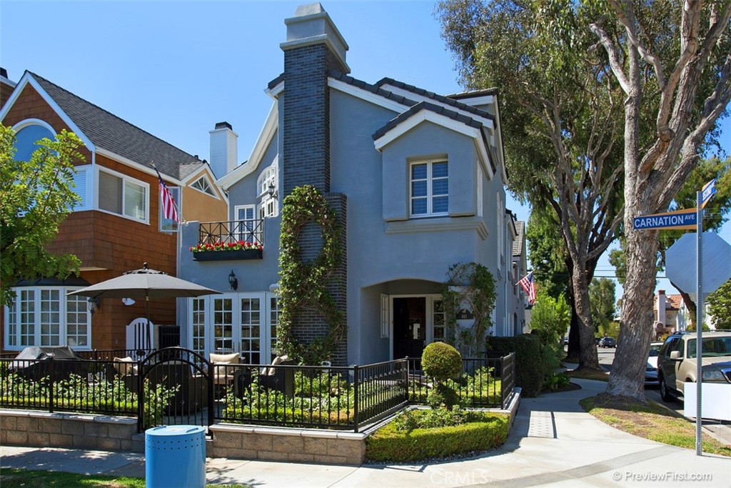 441 Carnation Avenue Property Photo 1