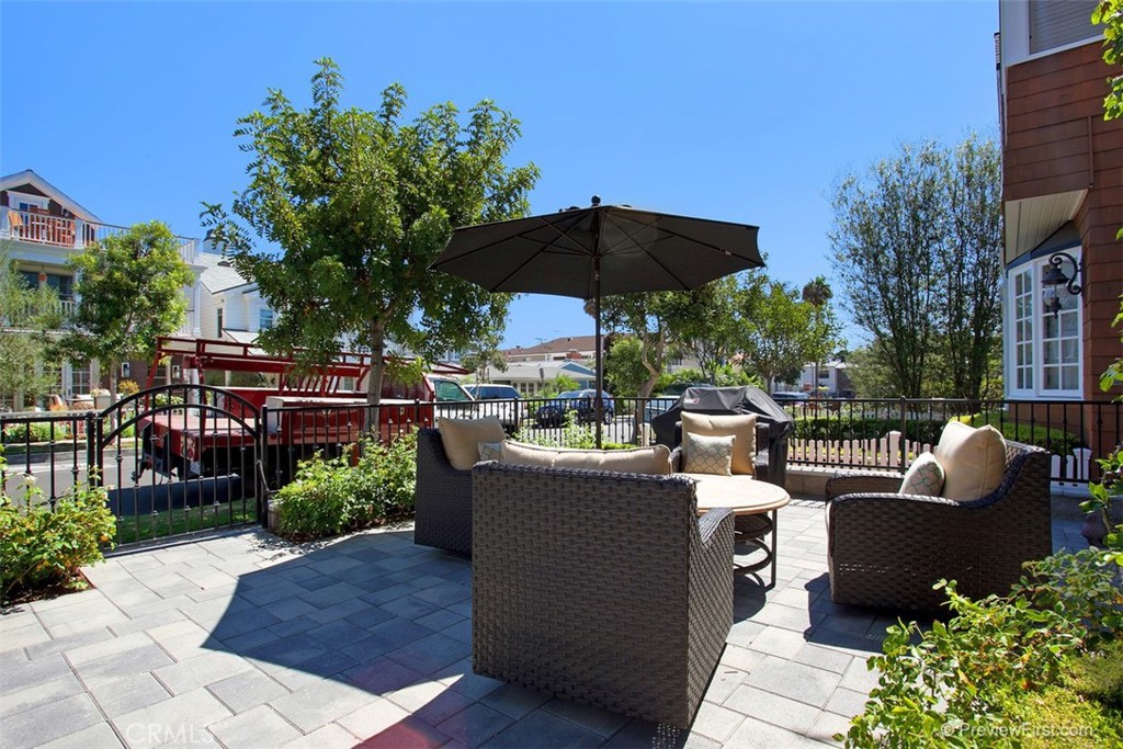441 Carnation Avenue Property Photo 2
