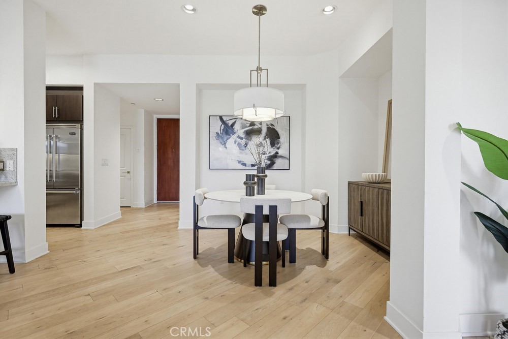 402 Rockefeller 406 Property Photo 11