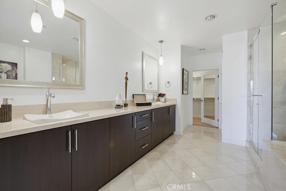 402 Rockefeller 406 Property Photo 35