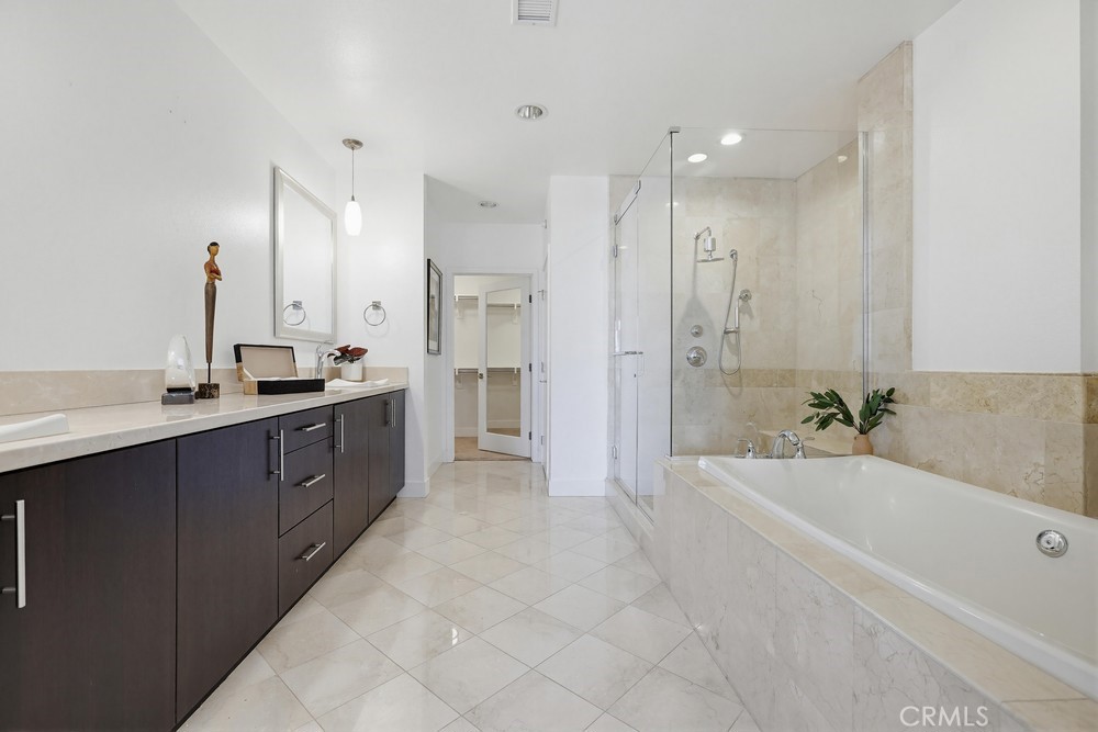 402 Rockefeller 406 Property Photo 37