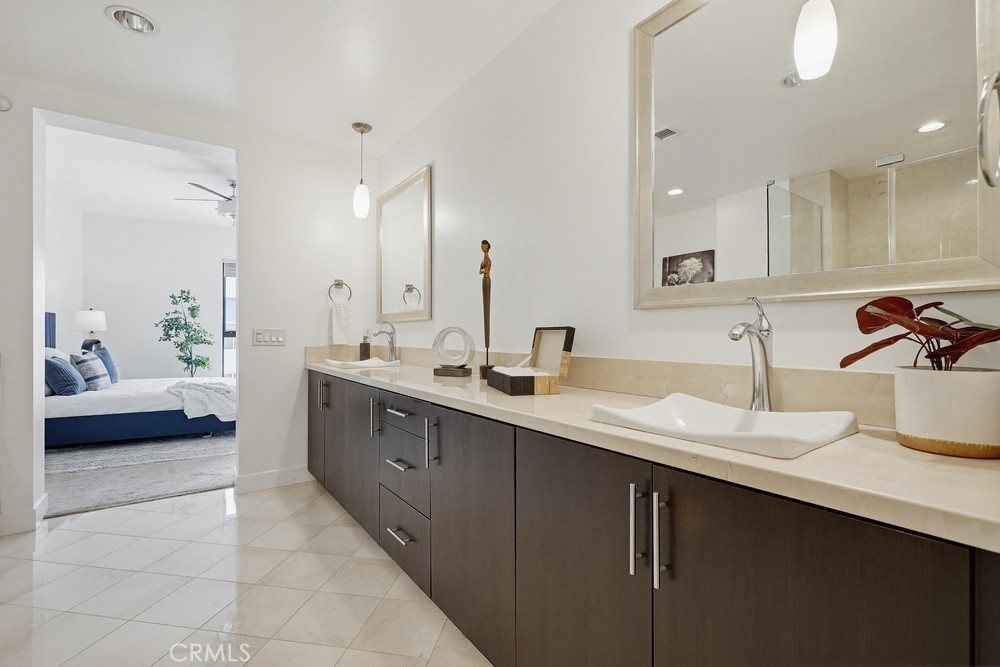 402 Rockefeller 406 Property Photo 39