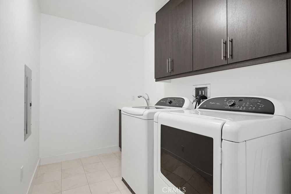 402 Rockefeller 406 Property Photo 42