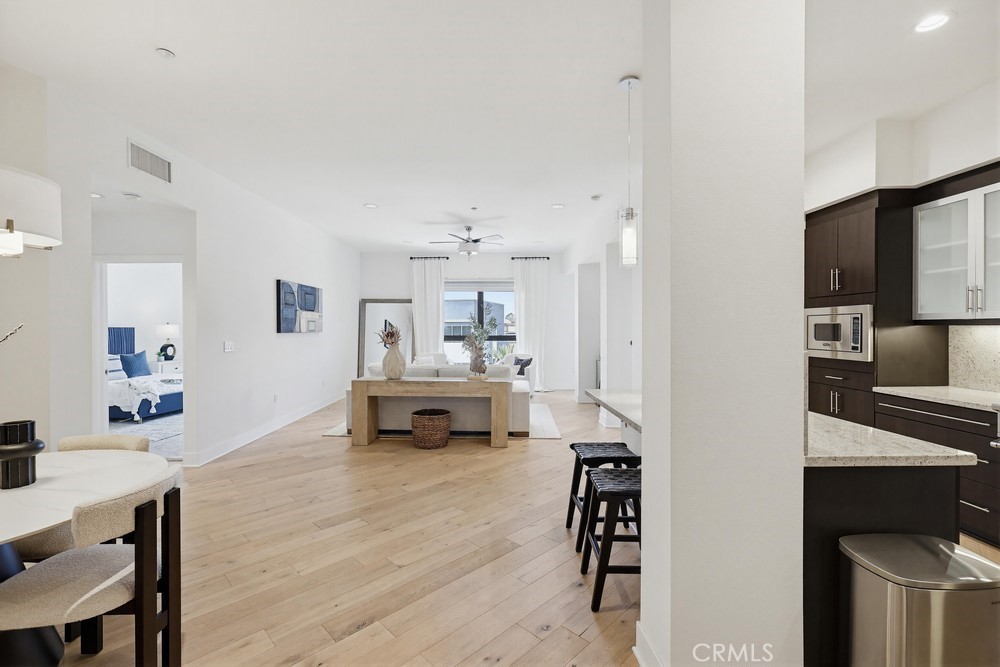 402 Rockefeller 406 Property Photo 45
