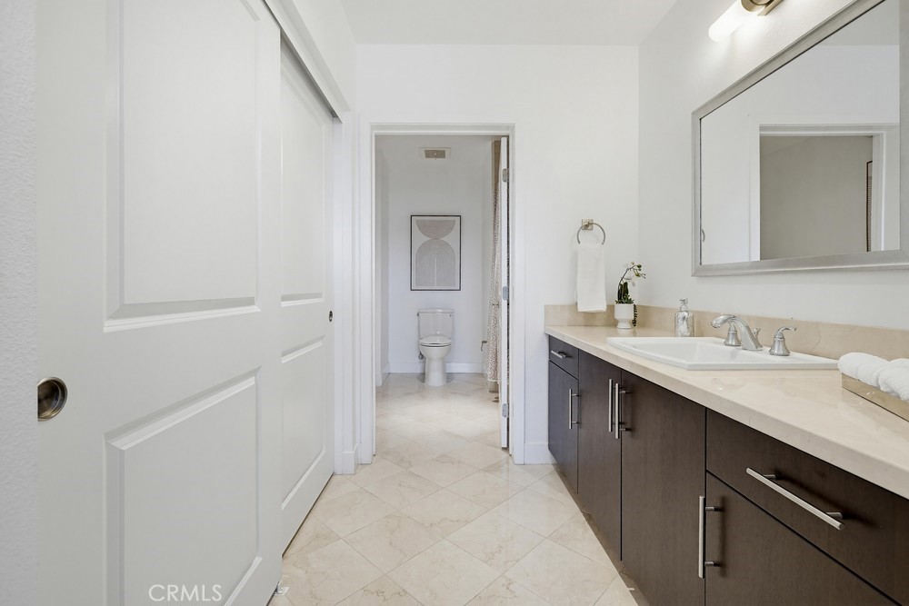 402 Rockefeller 406 Property Photo 50