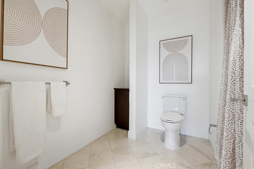 402 Rockefeller 406 Property Photo 51