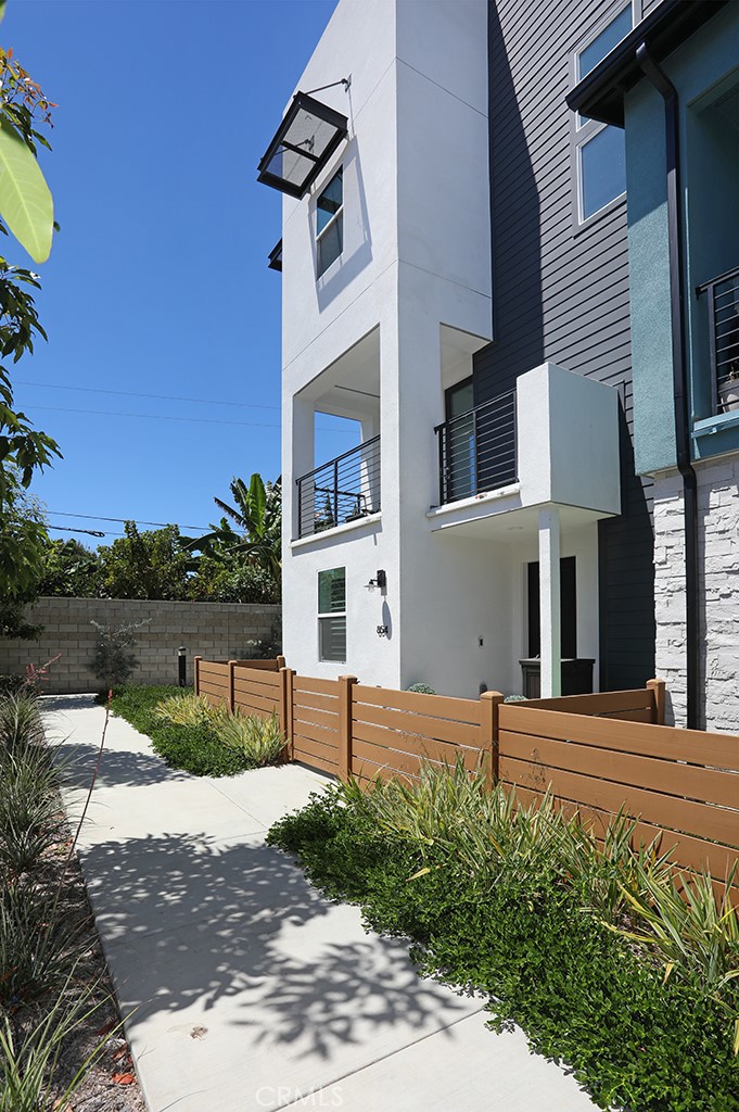 854 S Harbor Blvd Property Photo 5