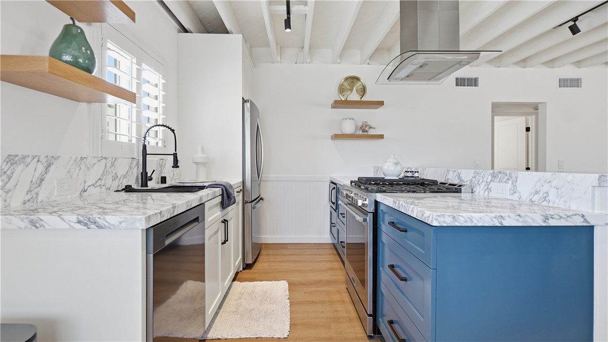 6601 Seashore Property Photo 6