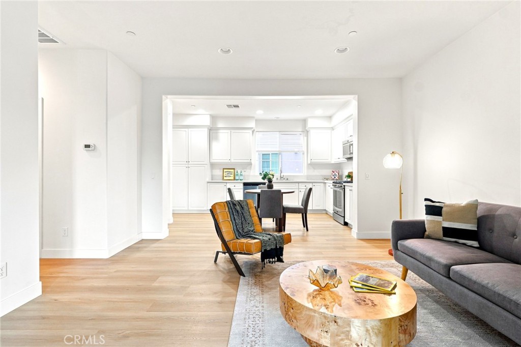 184 Royal Property Photo 11