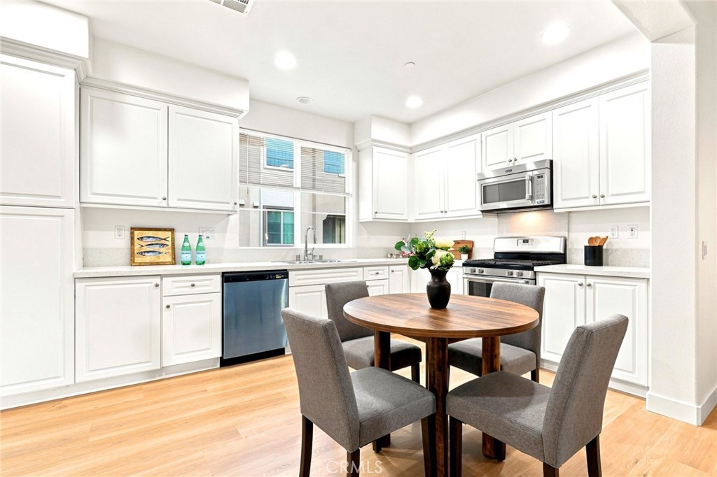 184 Royal Property Photo 15