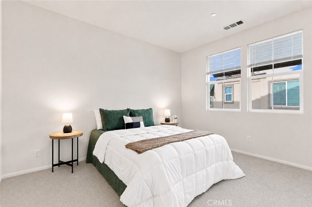 184 Royal Property Photo 19