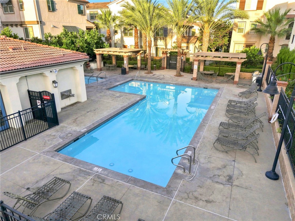 184 Royal Property Photo 33