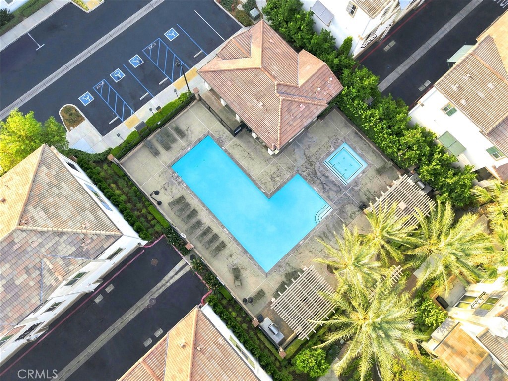 184 Royal Property Photo 34