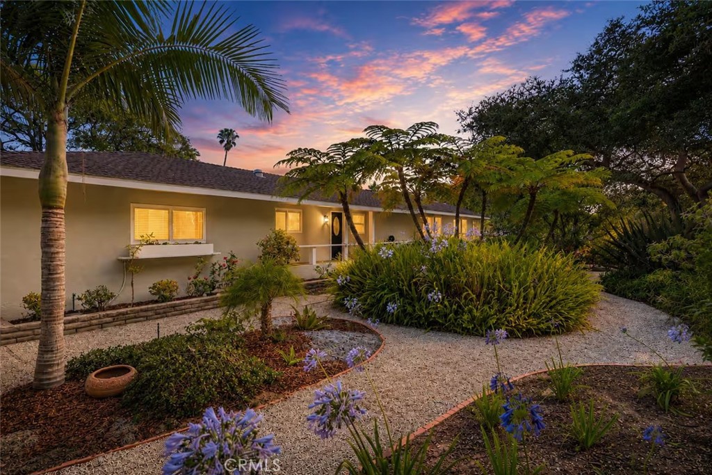 56 La Vuelta Property Photo 1