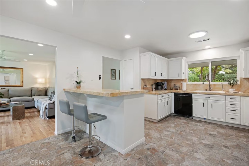 56 La Vuelta Property Photo 4