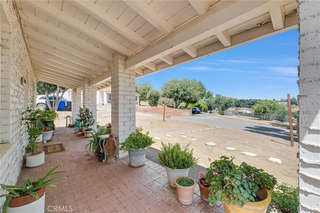 9300 Oak Glen Property Photo 4