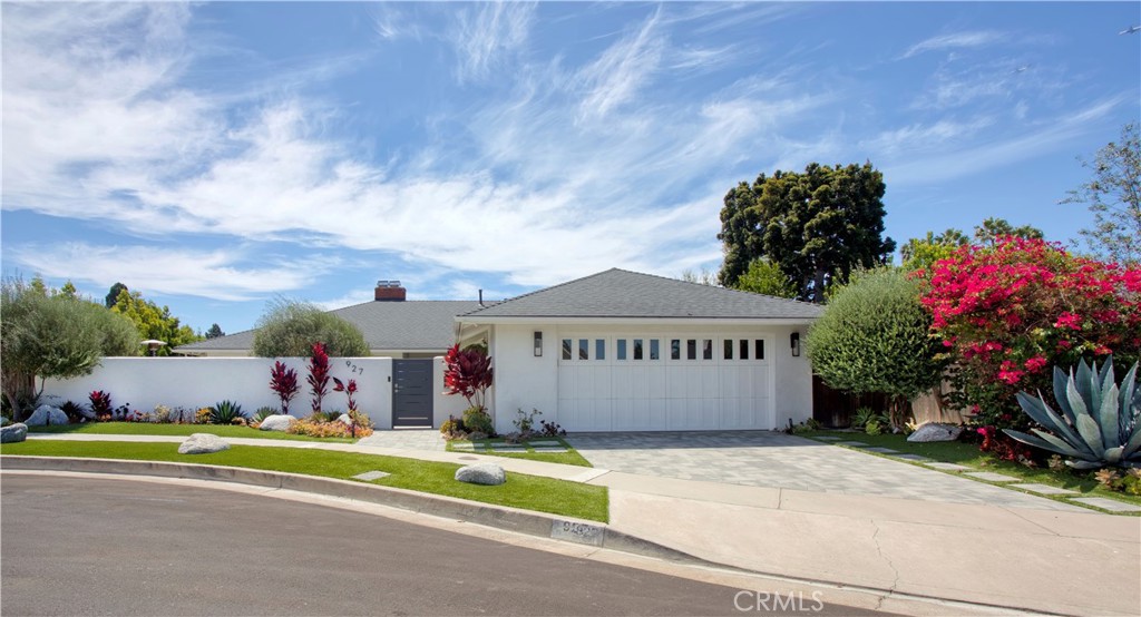 927 Bellis Street Property Photo 1