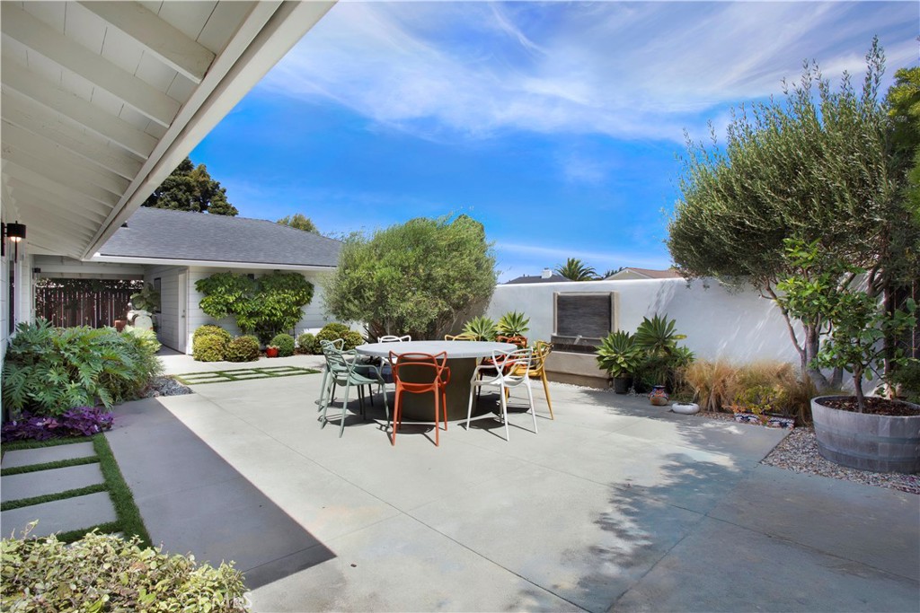 927 Bellis Street Property Photo 3