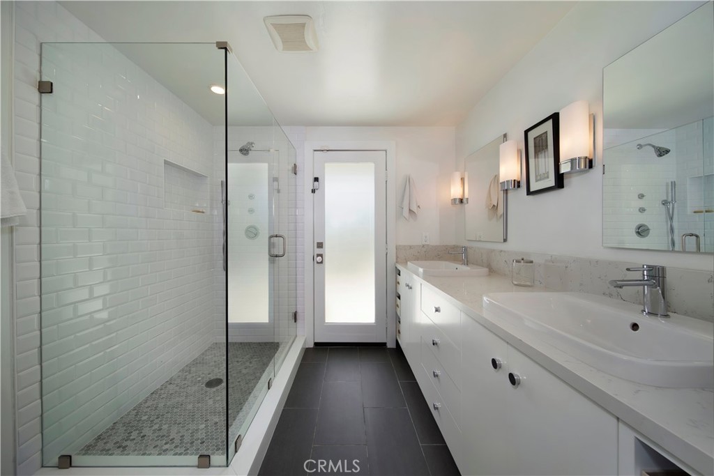 927 Bellis Street Property Photo 10