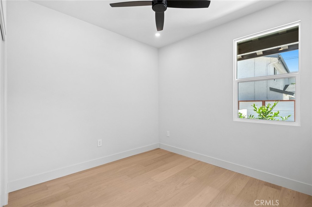 314 E 16th B Property Photo 11