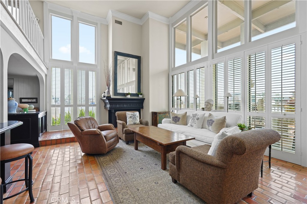 16445 Wimbledon Property Photo 3